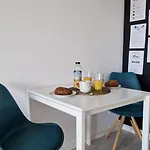 Апартаменты Cozy One-room With Garage And Ac Братислава