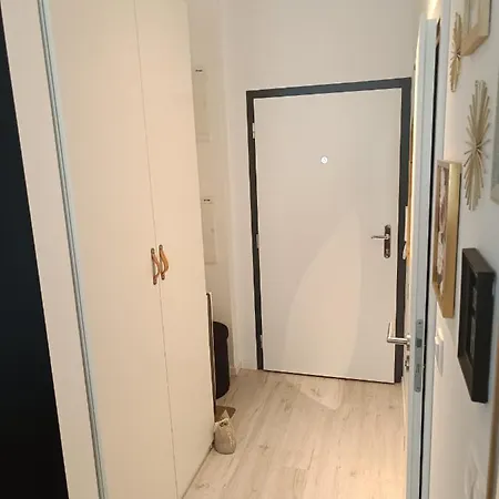 Cozy One-room With Garage And Ac *