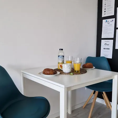 Апартаменти Cozy One-room With Garage And Ac Братислава